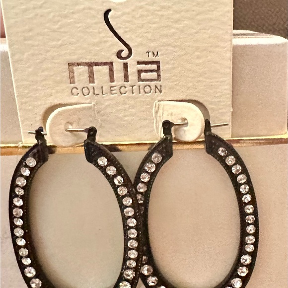NWT Mia Collection Black & Crystal Hoop Earrings - Picture 3 of 5